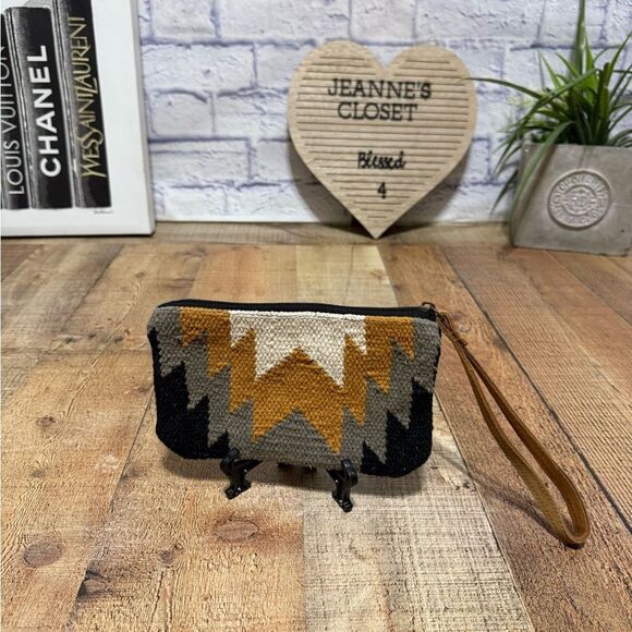 Panache collection WRISTLET - Picture 5 of 13